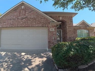 4041 Summerhill Lane, Fort Worth, TX 76244