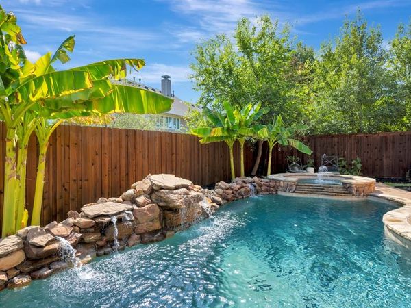 956 Water Oak Drive, Grapevine, TX 76051