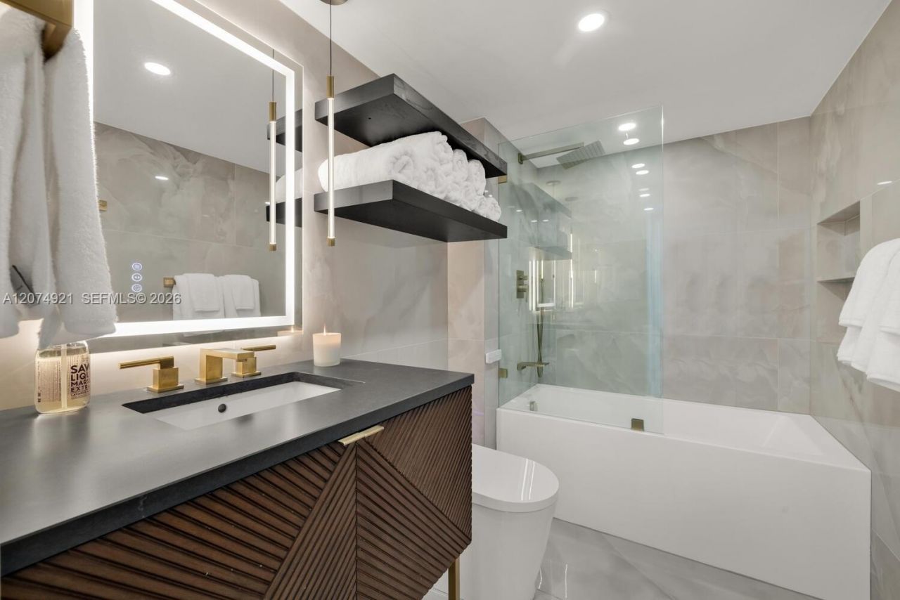 90 Alton Rd, Unit 2207, Miami Beach, FL 33139 Photo