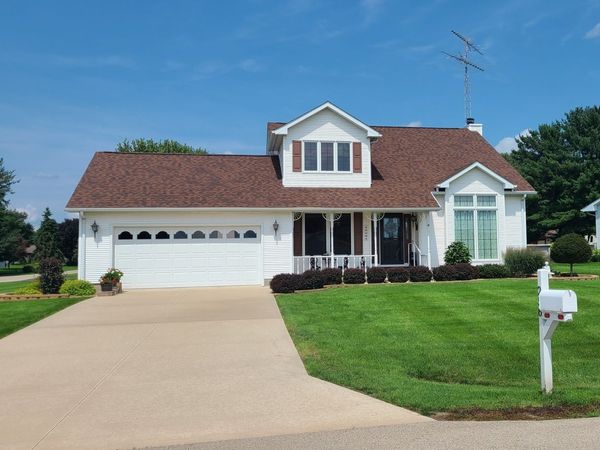 256 Cambridge Court , Dixon, IL 61021