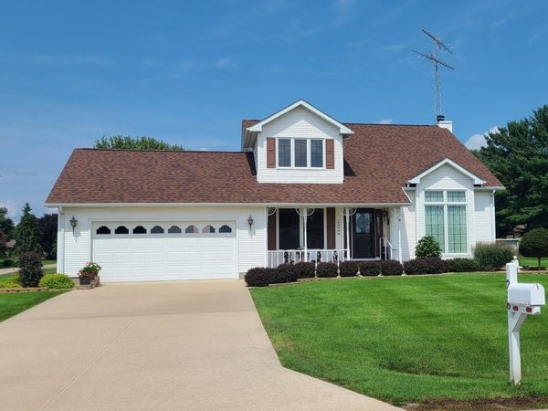 256 Cambridge Court, Dixon, IL 61021