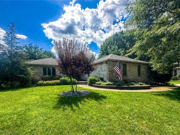11 Mohawk Drive , Girard, OH 44420