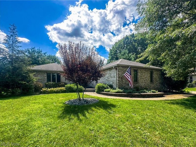 11 Mohawk Drive, Girard, OH 44420 Photo 1