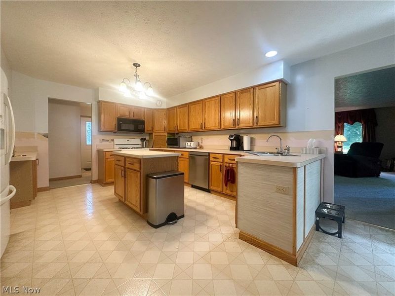 11 Mohawk Drive, Girard, OH 44420 Photo 12