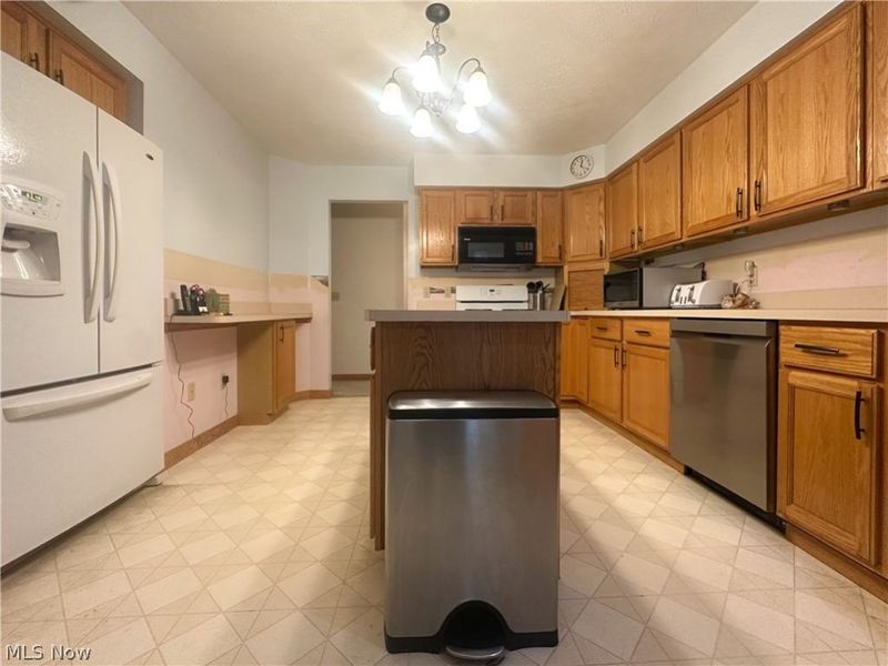 11 Mohawk Drive, Girard, OH 44420 Photo 13