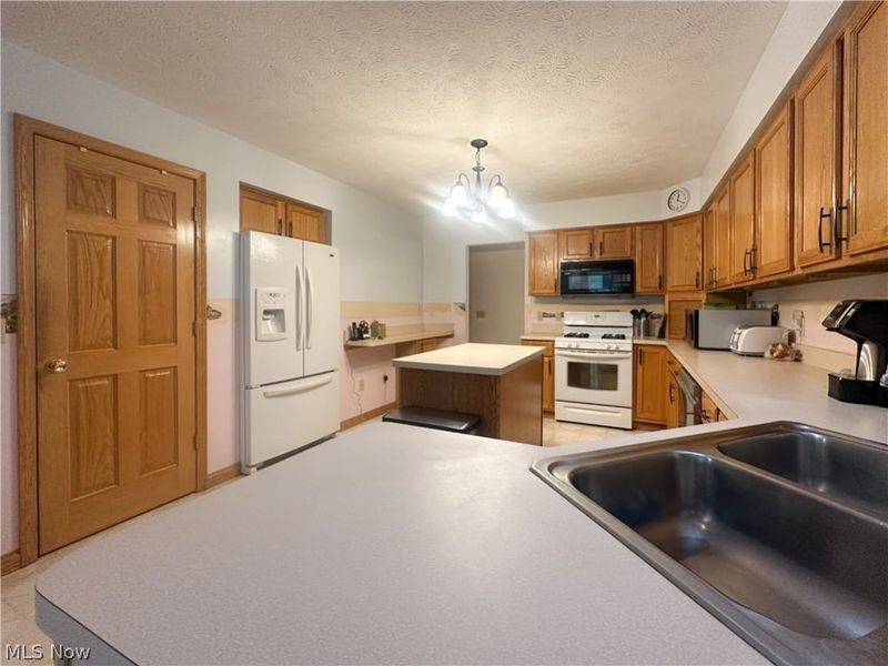 11 Mohawk Drive, Girard, OH 44420 Photo 14