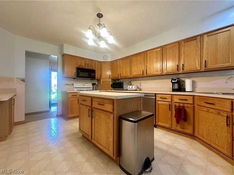 11 Mohawk Drive, Girard, OH 44420 Photo 15