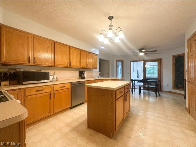 11 Mohawk Drive, Girard, OH 44420 Photo 16