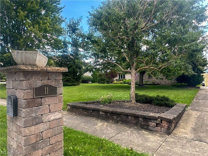 11 Mohawk Drive, Girard, OH 44420 Photo 2