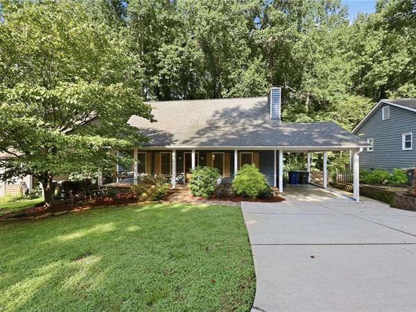 4957 Lochraven Drive , Winston-Salem, NC 27104
