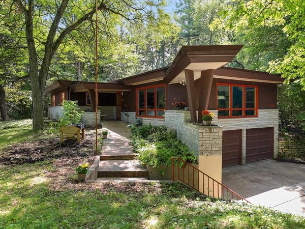 2532 SHERIDAN DRIVE, Green Bay, WI 54302