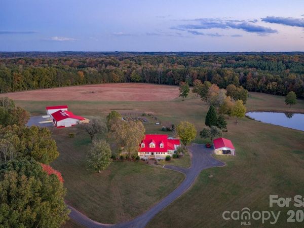 1260 Beaver Island Trail Road, Walnut Cove, NC 27052