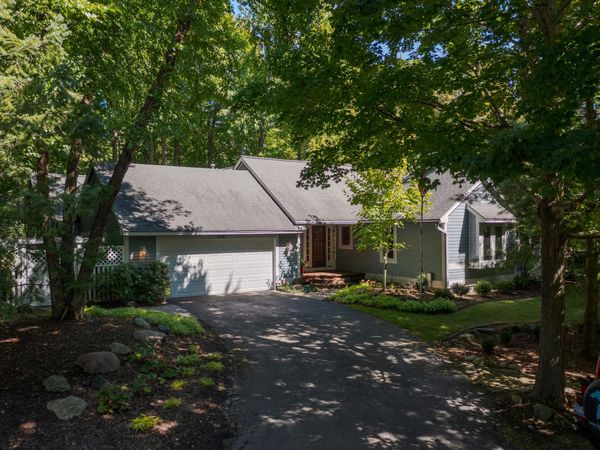 848 W Center Street, Douglas, MI 49406