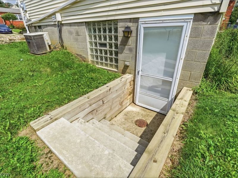 252 Clinton Avenue, Akron, OH 44301 Photo 9
