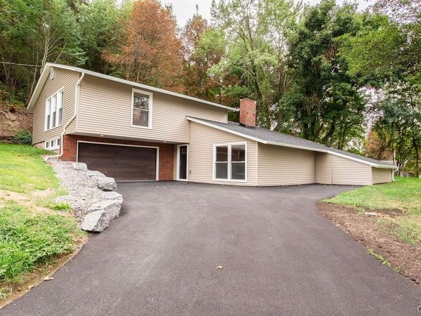 109 Hallmore Drive , Camillus, NY 13031