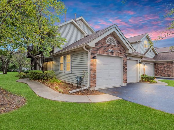 1028 Rockport Drive , Carol Stream, IL 60188