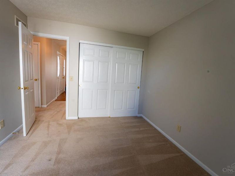 718 Fox Creek Ln, Union Township, OH 45245 Photo 11