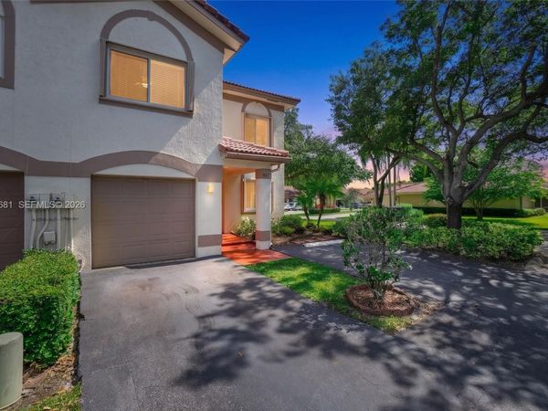 937 NW 104th Way, Coral Springs, FL 33071