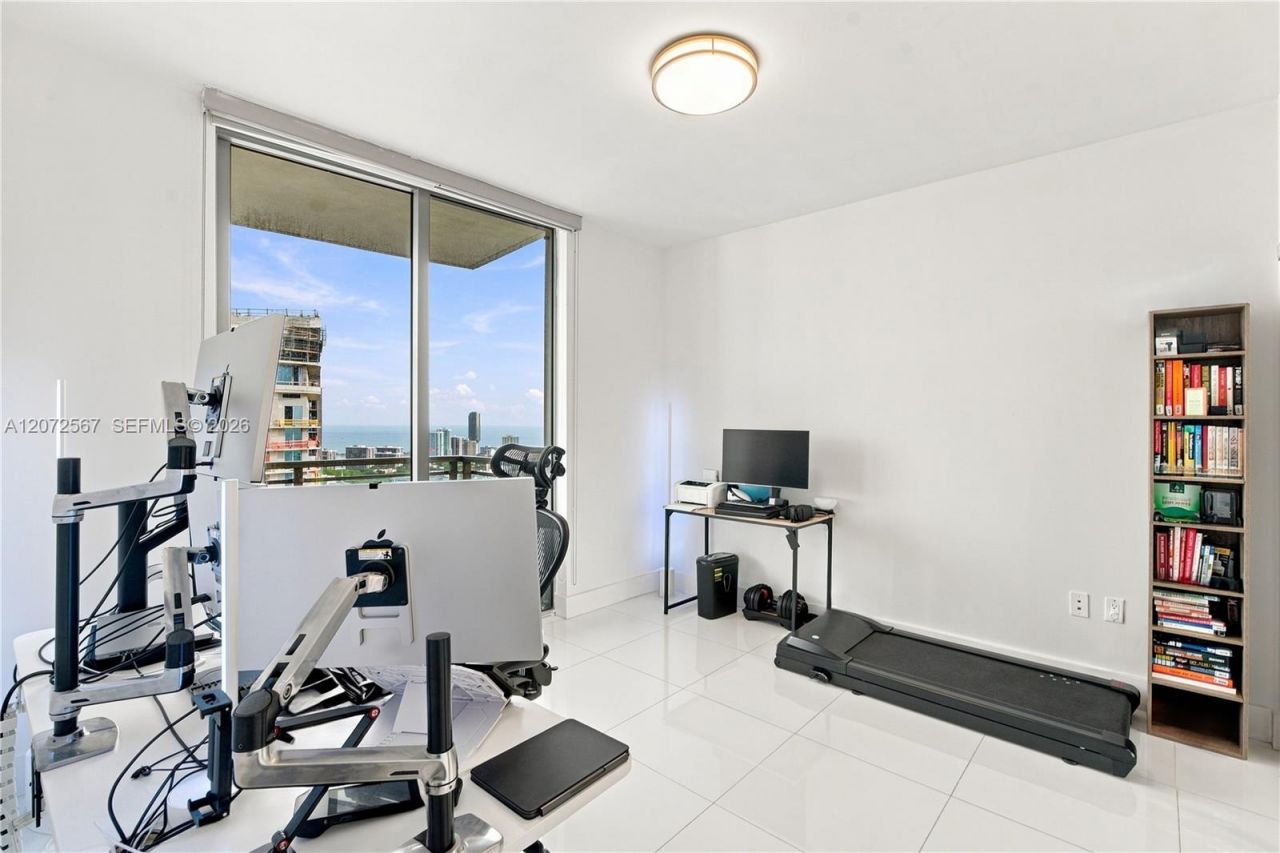 92 SW 3rd St , Unit 4904, Miami, FL 33130 Photo
