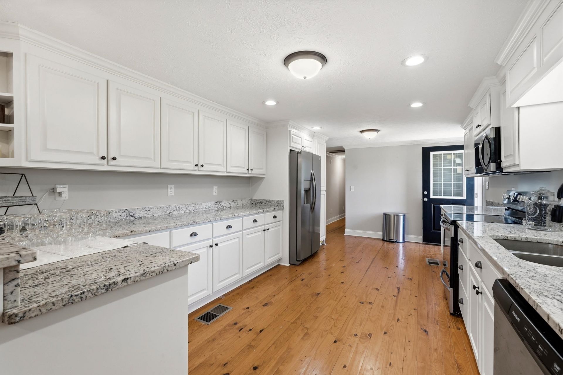 800 Elm St. Photo 10
