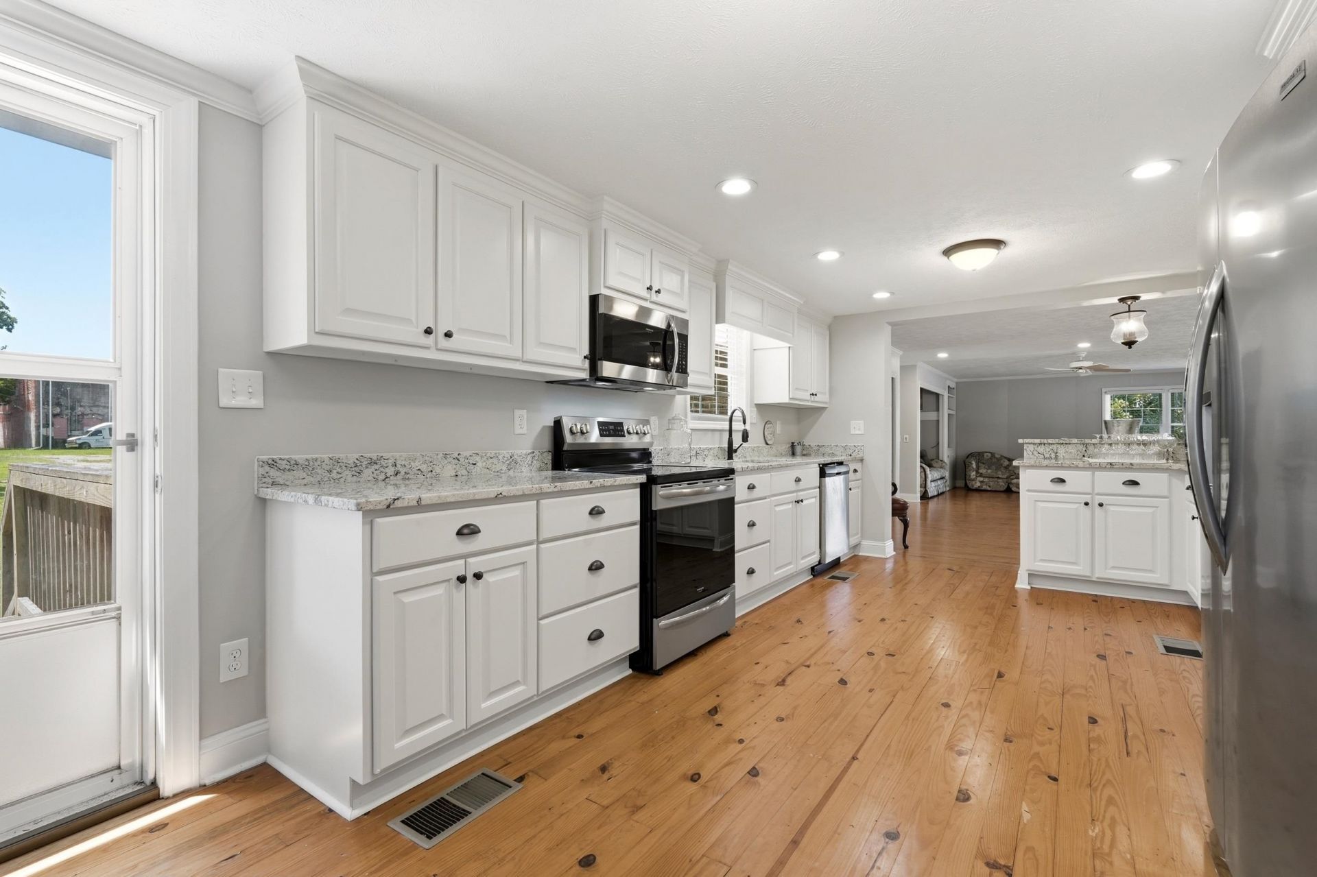 800 Elm St. Photo 11