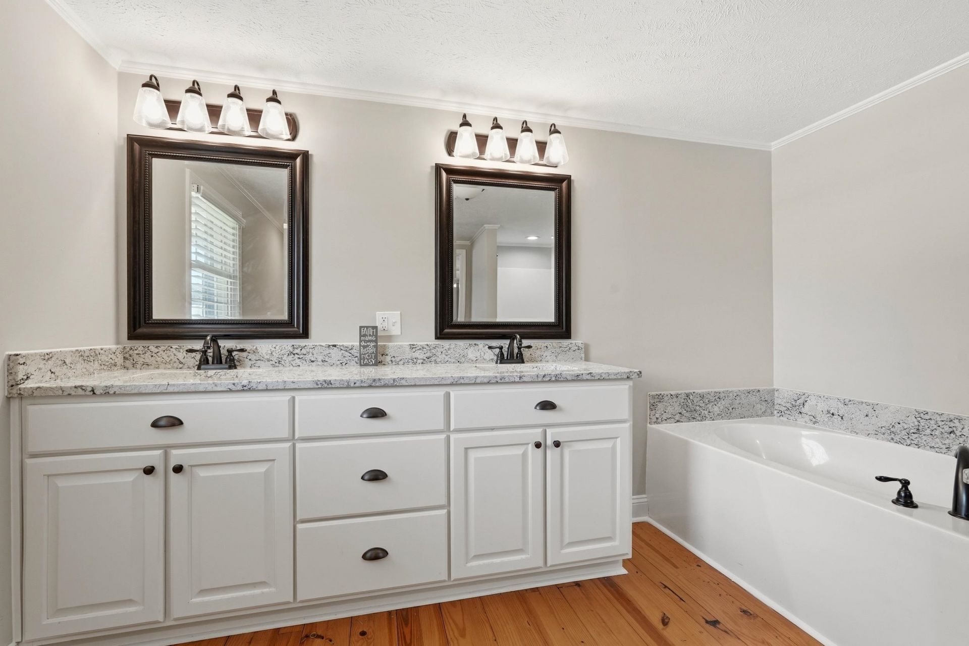 800 Elm St. Photo 18