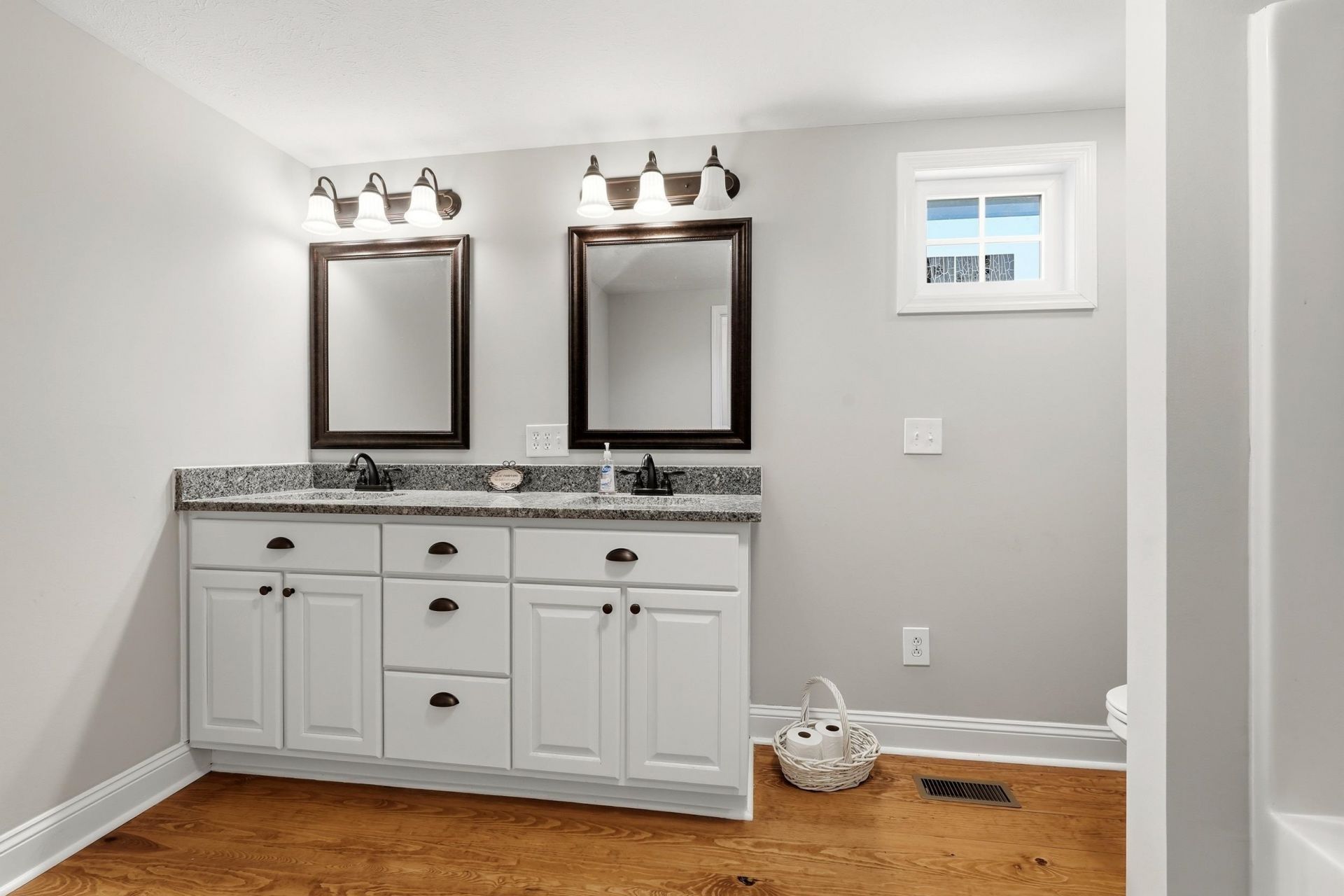 800 Elm St. Photo 19