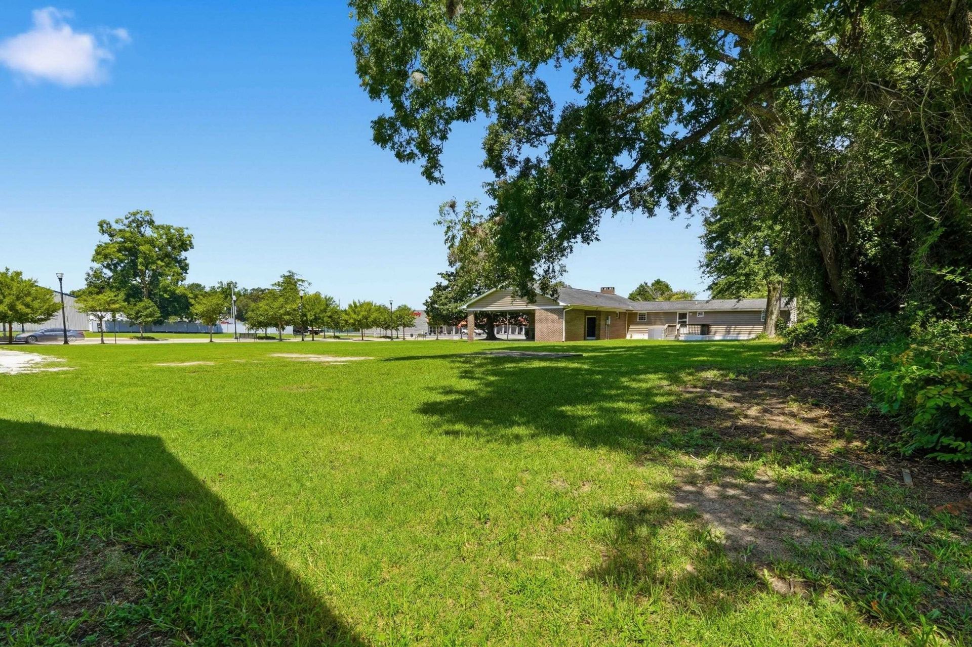 800 Elm St. Photo 32