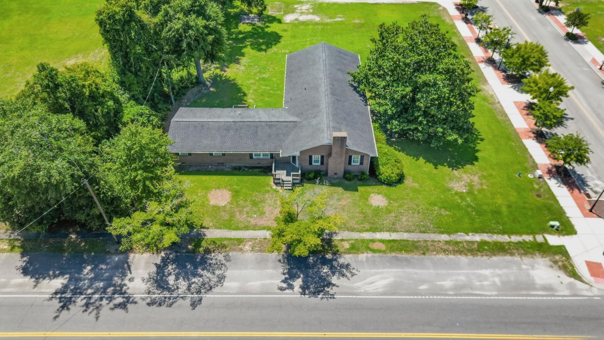 800 Elm St. Photo 4