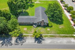 800 Elm St. photo 4