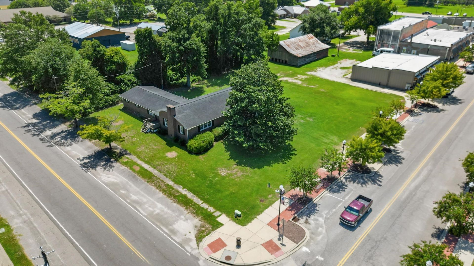 800 Elm St. Photo 5