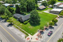 800 Elm St. photo 4