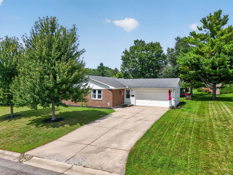 803 Ridgeview Drive, Bellefontaine, OH 43311 Photo 2