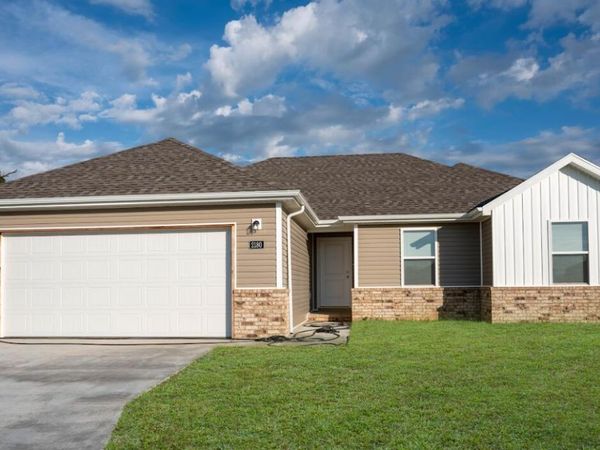 2180 S Durango Drive , Bolivar, MO 65613