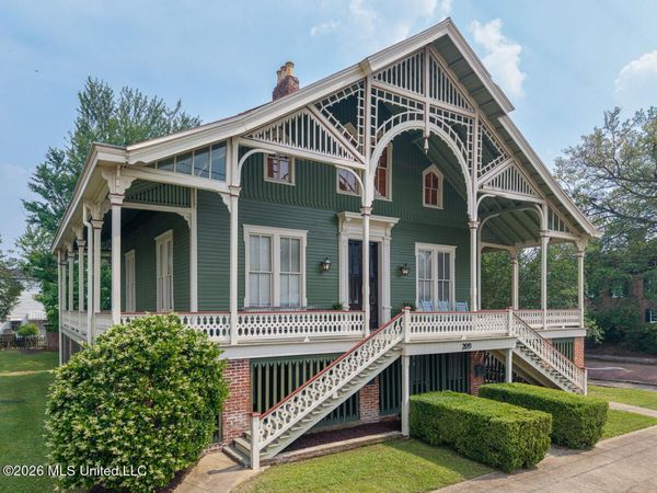 209 S Broadway Street, Natchez, MS 39120