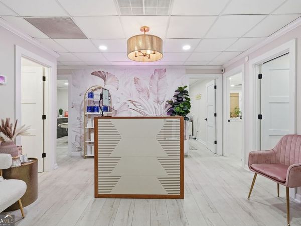 425 E CROSSVILLE Road, Unit E-111, Roswell, GA 30075