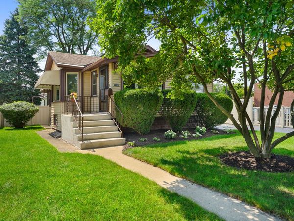 1087 Rose Avenue , Des Plaines, IL 60016