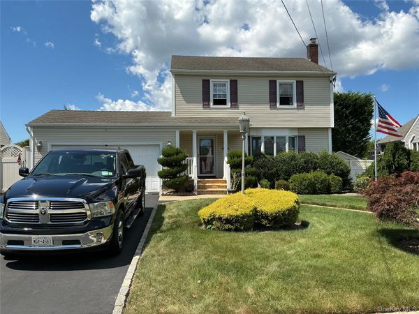 11 Frankel Road , Massapequa, NY 11758