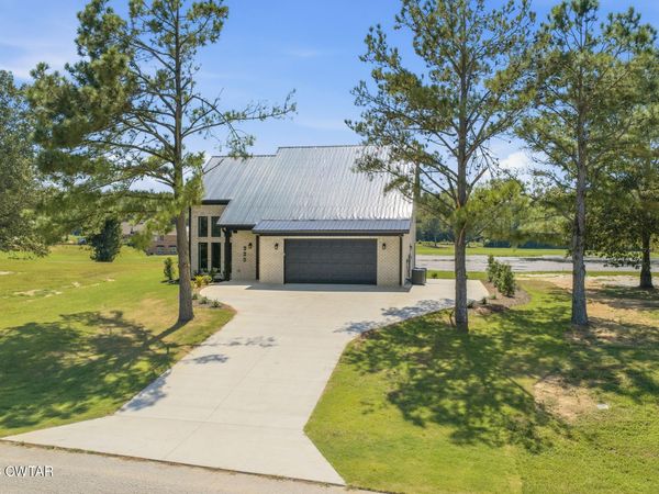 325 Golfview Lane , Decaturville, TN 38329