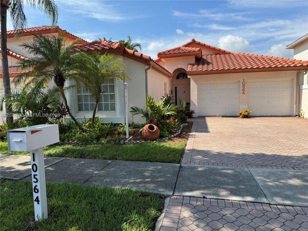 10564 NW 57th St , Doral, FL 33178