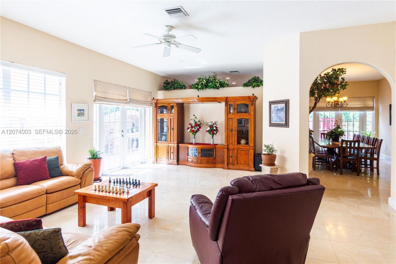 10564 NW 57th St , Doral, FL 33178 Photo