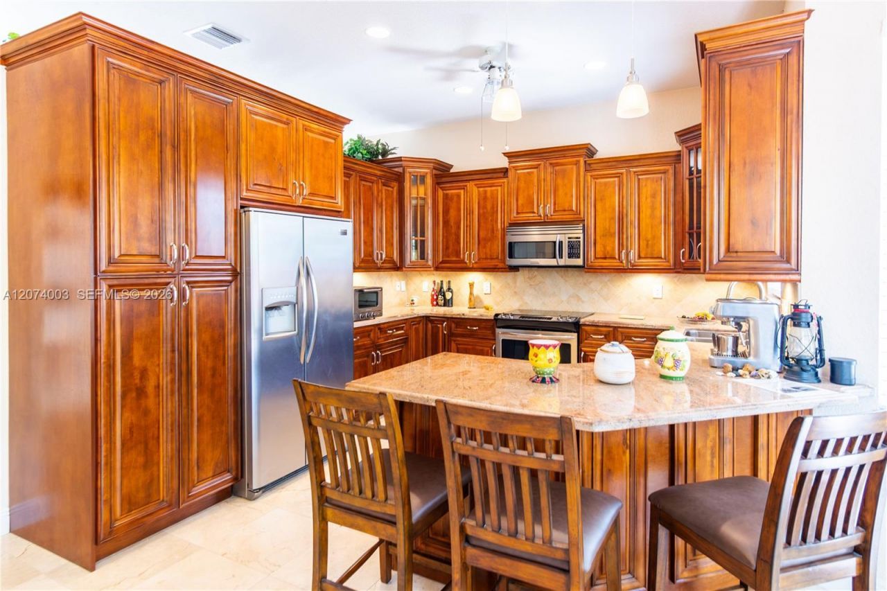 10564 NW 57th St , Doral, FL 33178 Photo