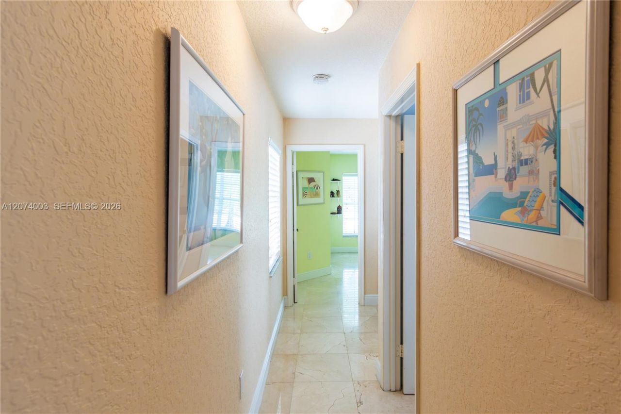 10564 NW 57th St , Doral, FL 33178 Photo