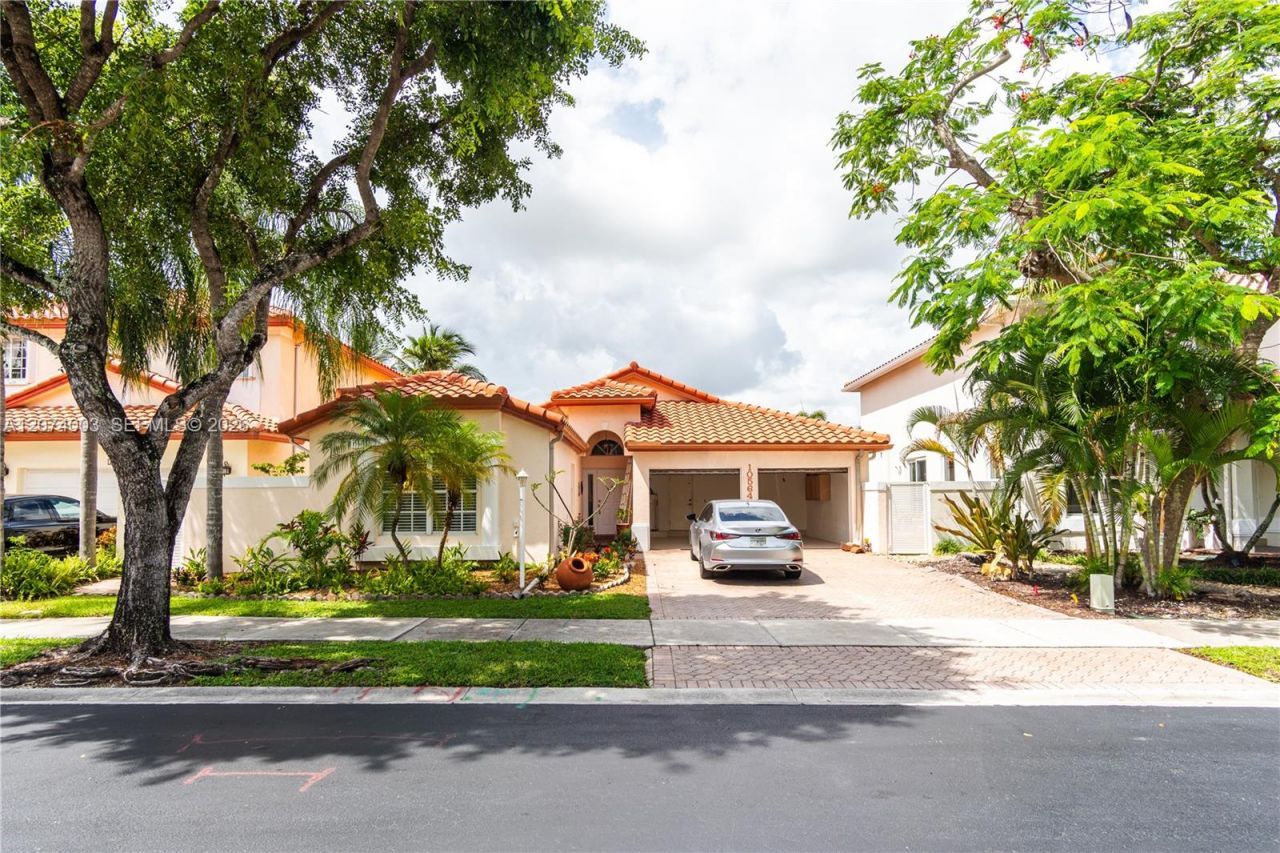 10564 NW 57th St , Doral, FL 33178 Photo