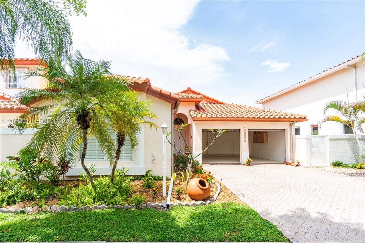 10564 NW 57th St , Doral, FL 33178 Photo
