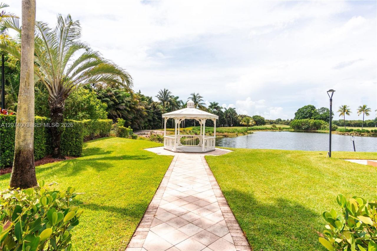 10564 NW 57th St , Doral, FL 33178 Photo