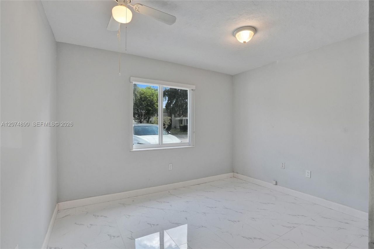 903 W 77th St, Hialeah, FL 33014 Photo