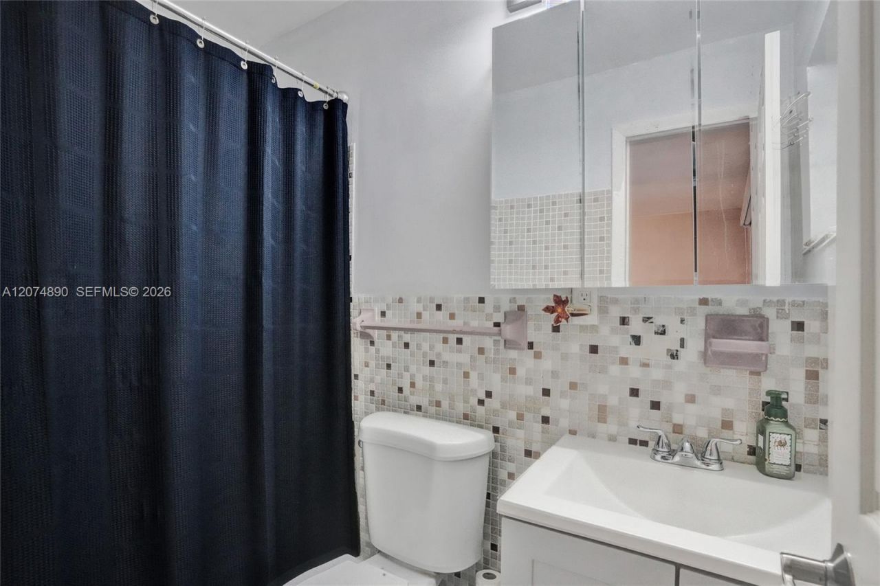 903 W 77th St, Hialeah, FL 33014 Photo