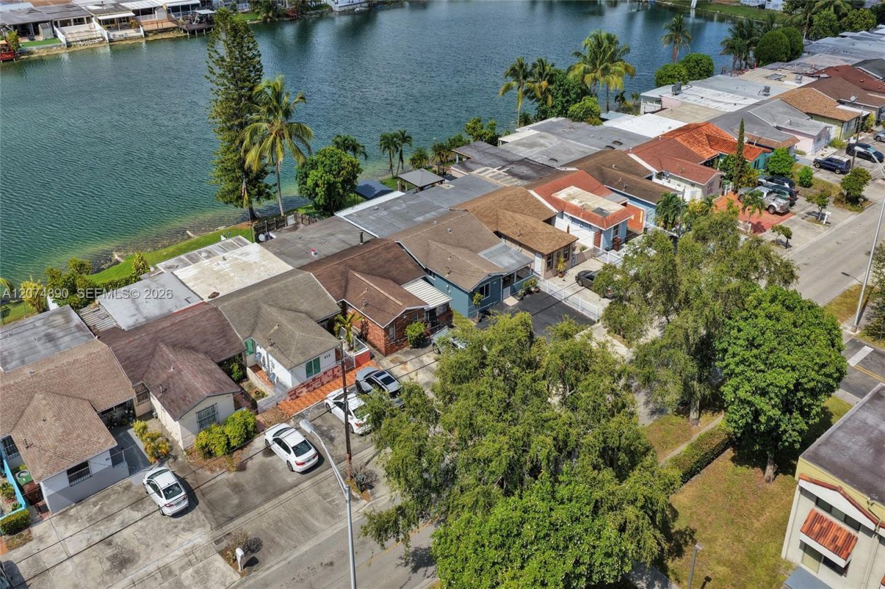 903 W 77th St, Hialeah, FL 33014 Photo