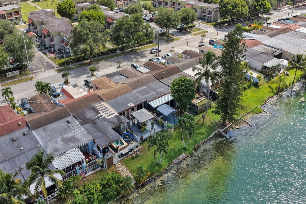 903 W 77th St, Hialeah, FL 33014 Photo